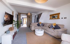 Central Penzance, Modern Stylish Home, Near Seafront With Gated Parking